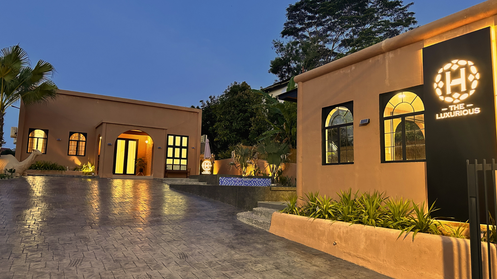 The Luxurious 28 @ Morocco Villa