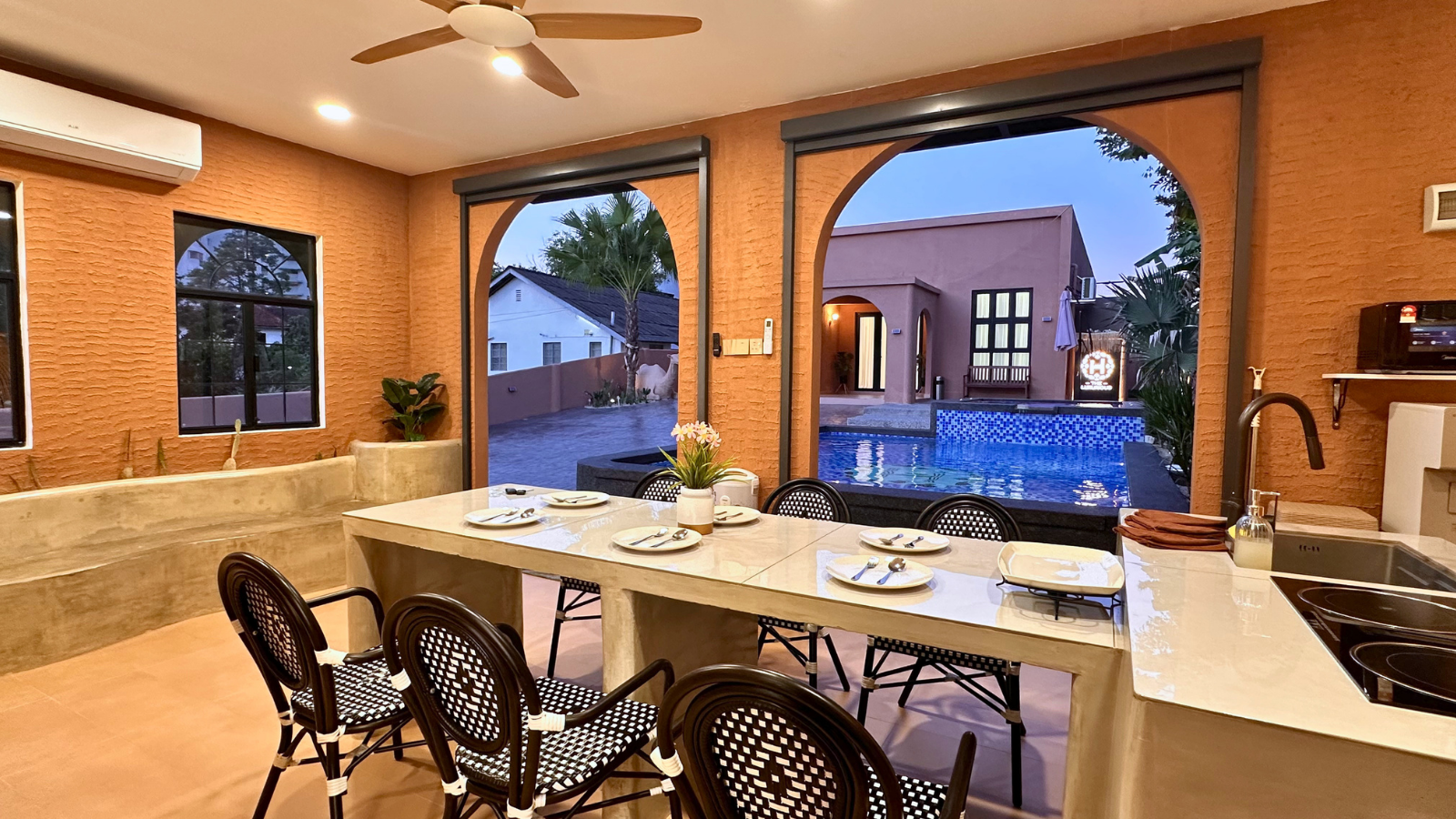 The Luxurious 28 @ Morocco Villa