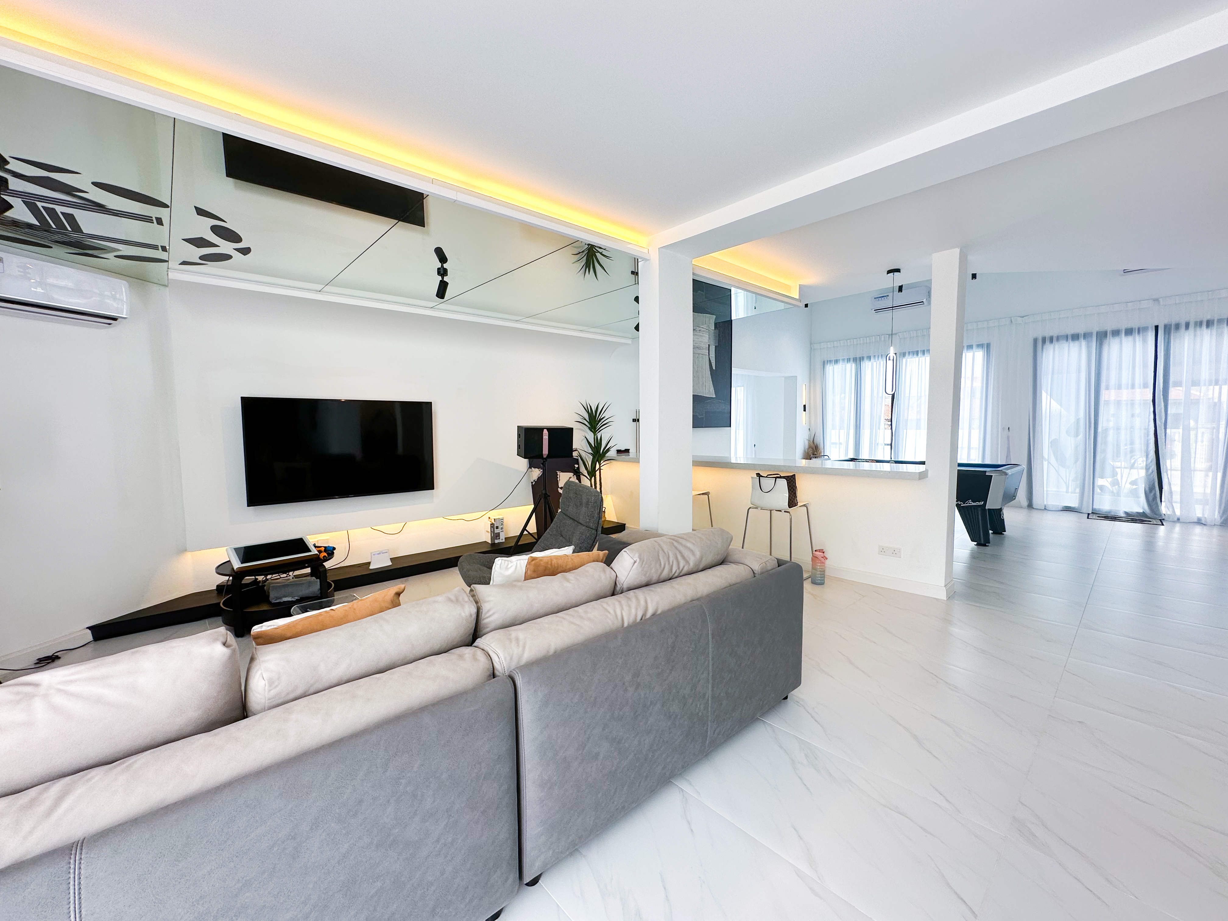 The Luxurious 168 @ Cruise Villa