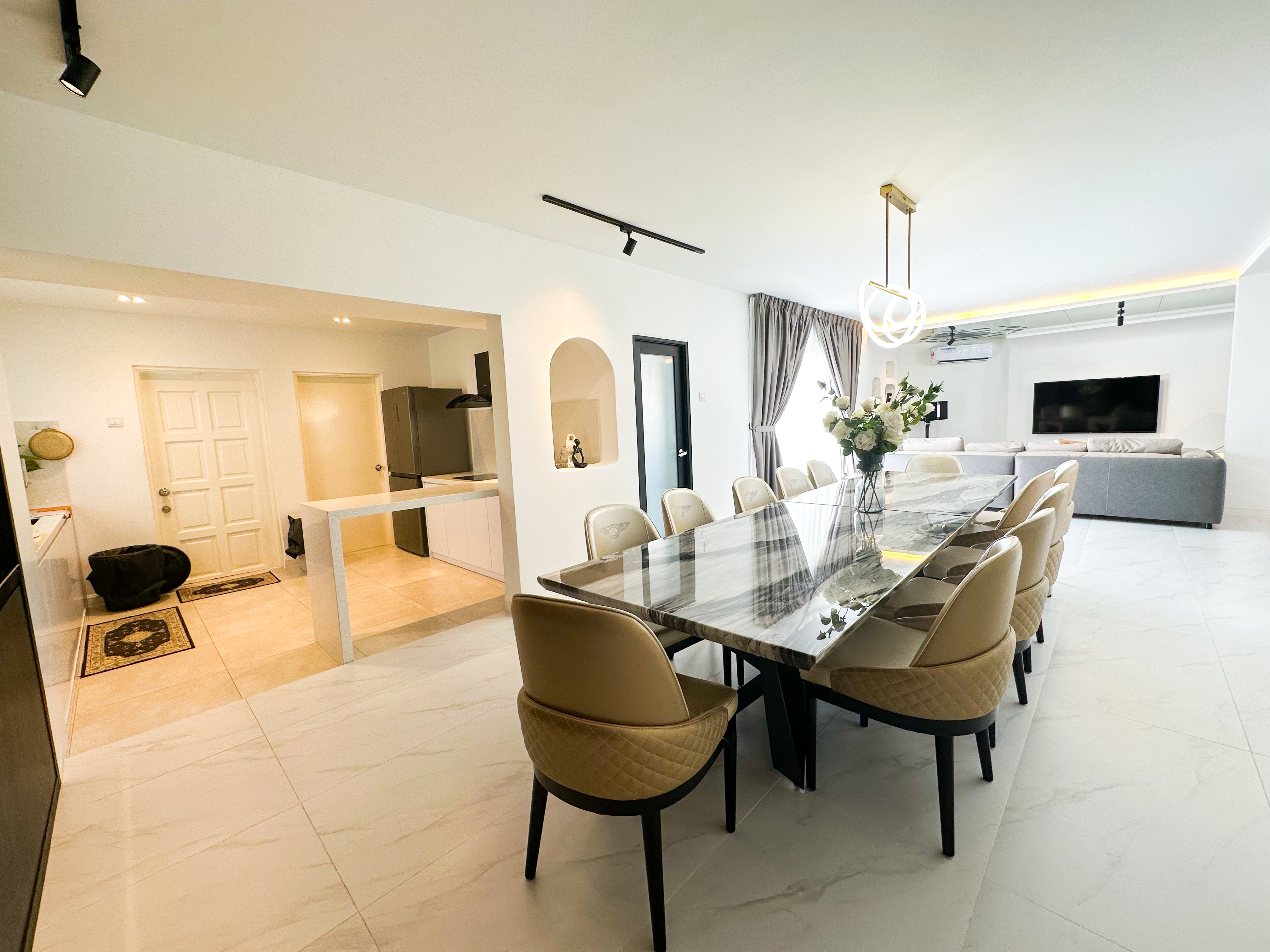 The Luxurious 168 @ Cruise Villa