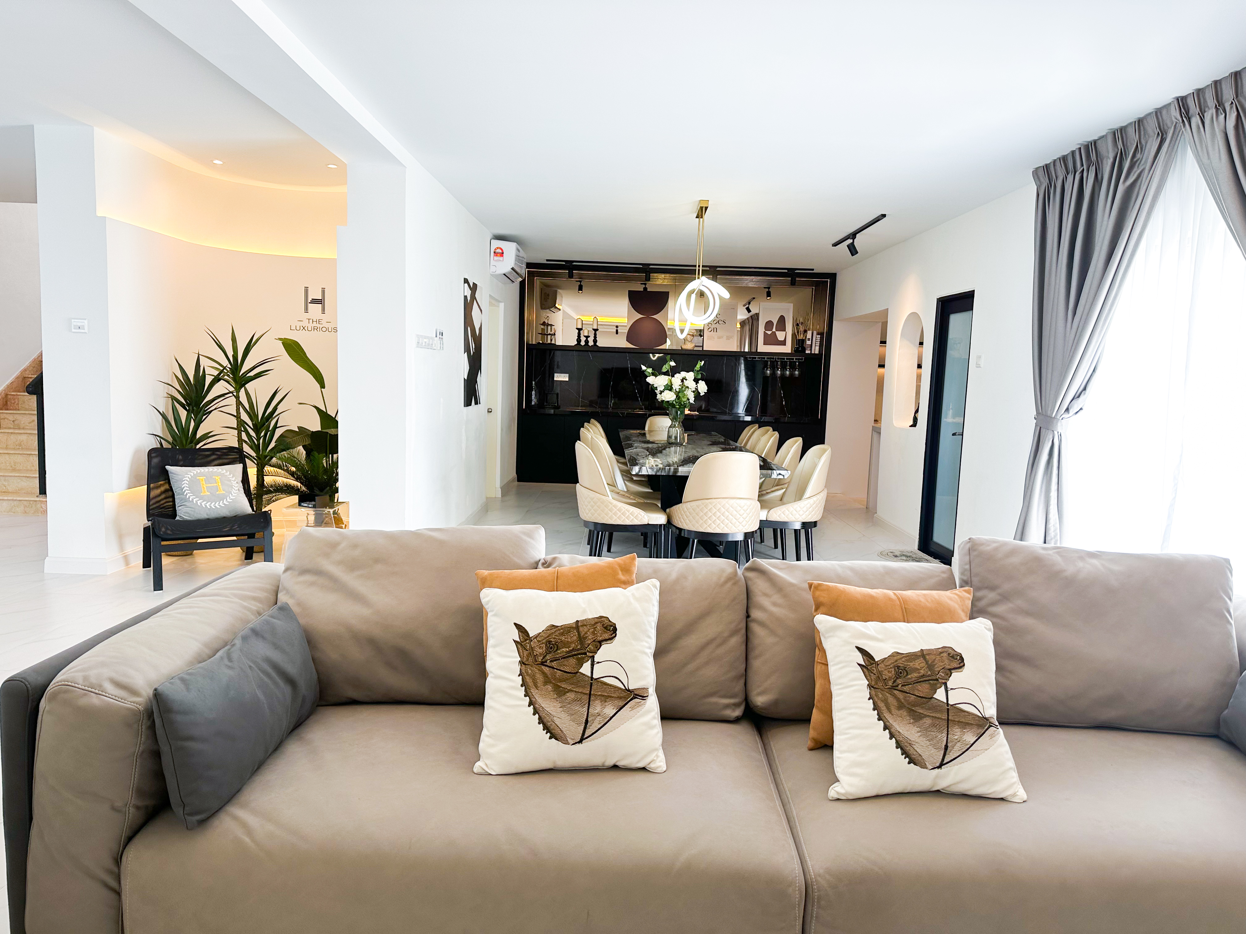 The Luxurious 168 @ Cruise Villa