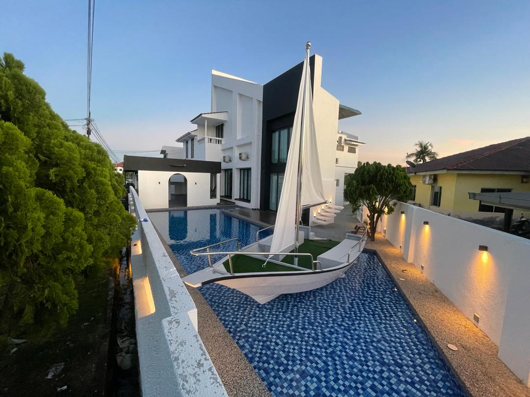 The Luxurious 168 @ Cruise Villa
