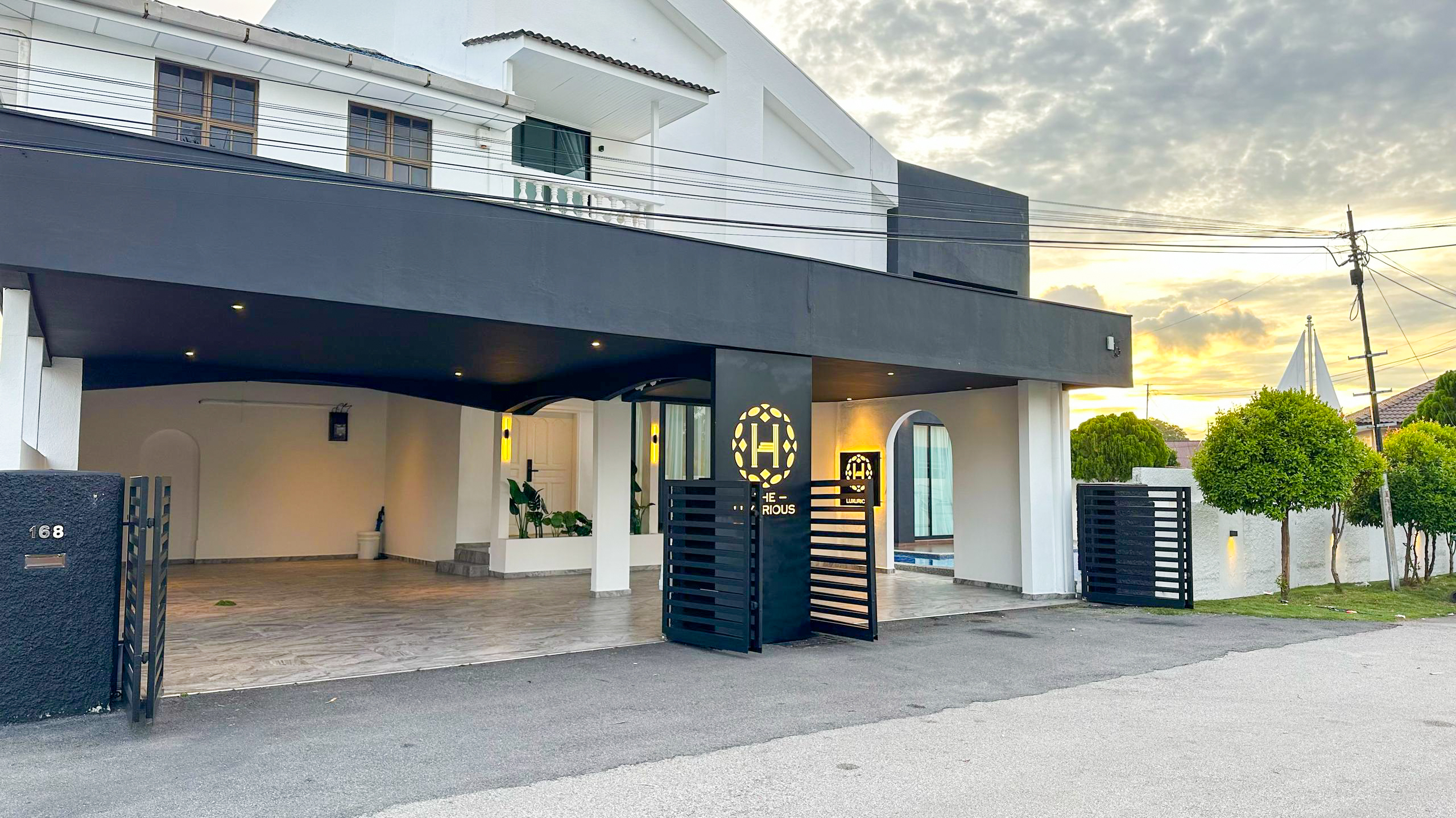 The Luxurious 168 @ Cruise Villa