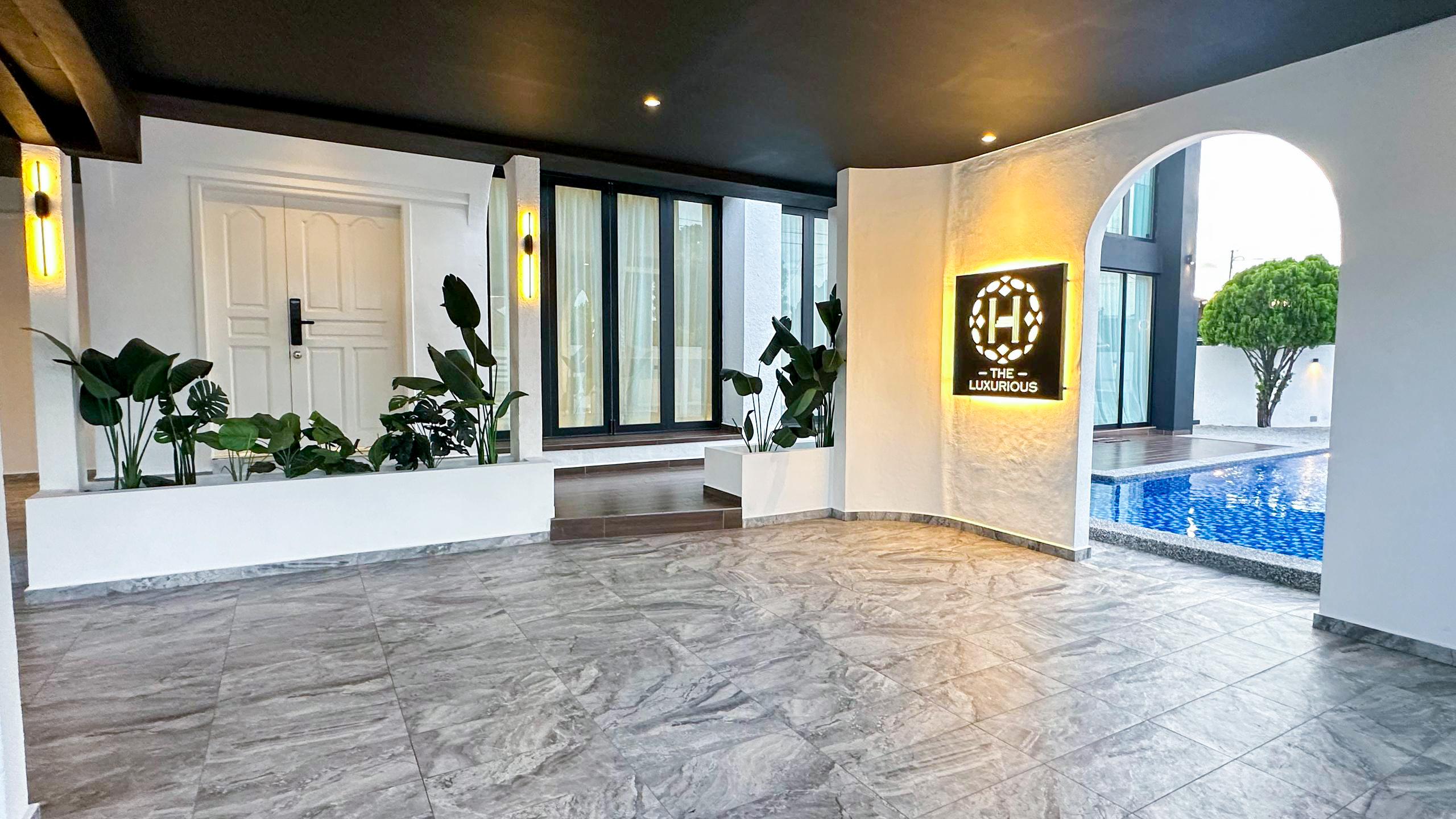 The Luxurious 168 @ Cruise Villa