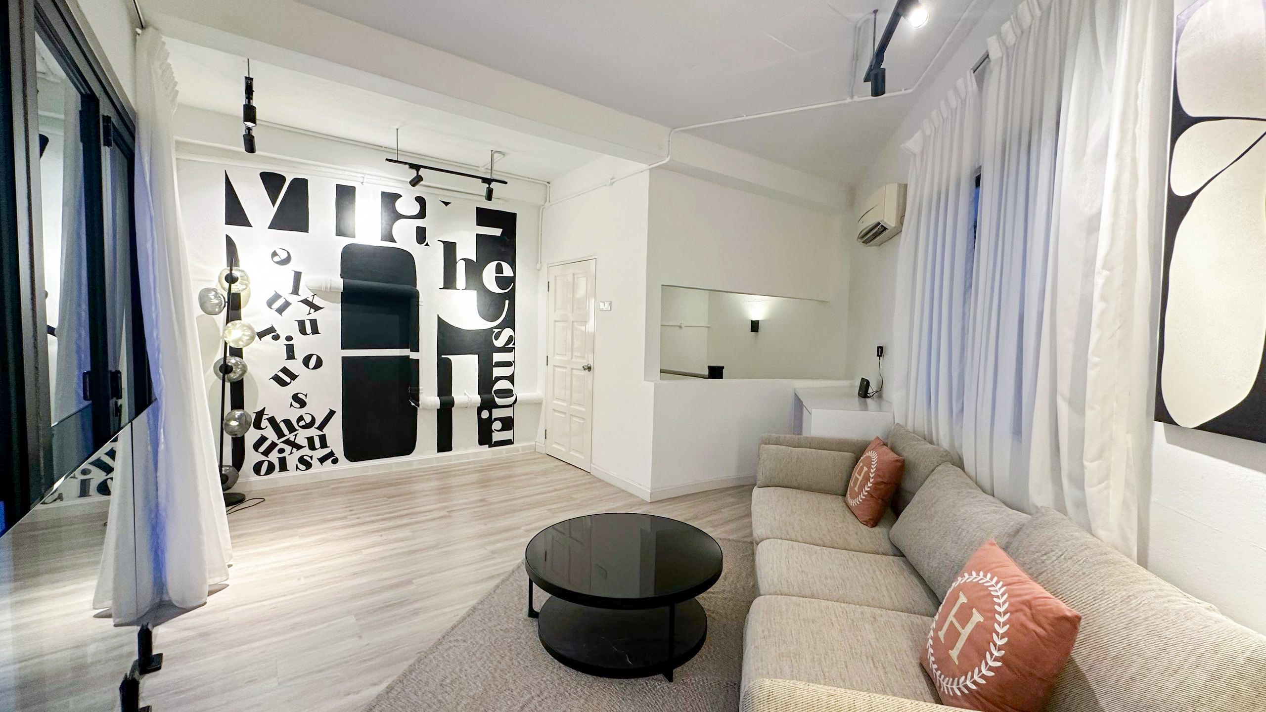 The Luxurious 168 @ Cruise Villa