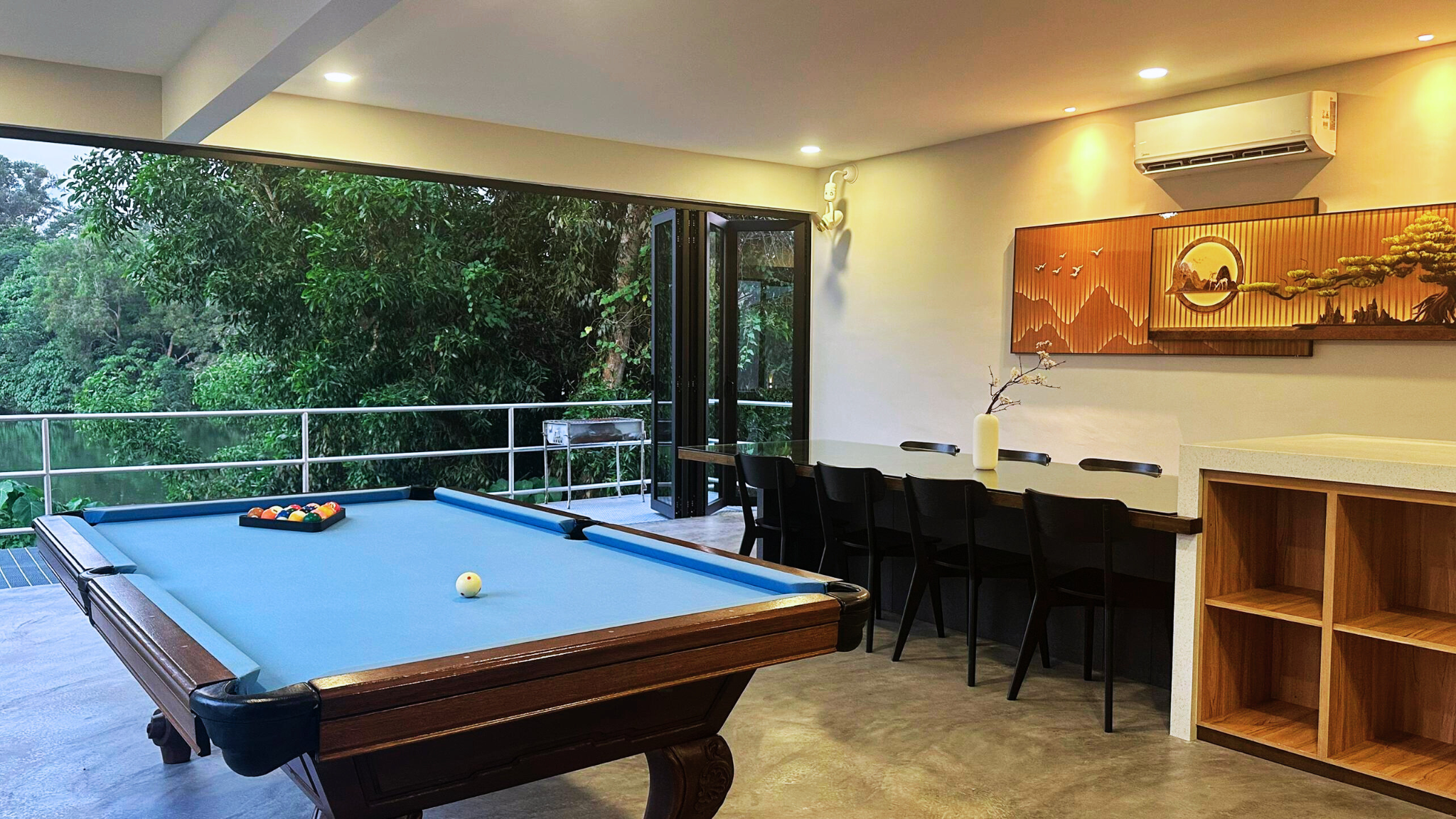 The Luxurious 231, Lake House Villa