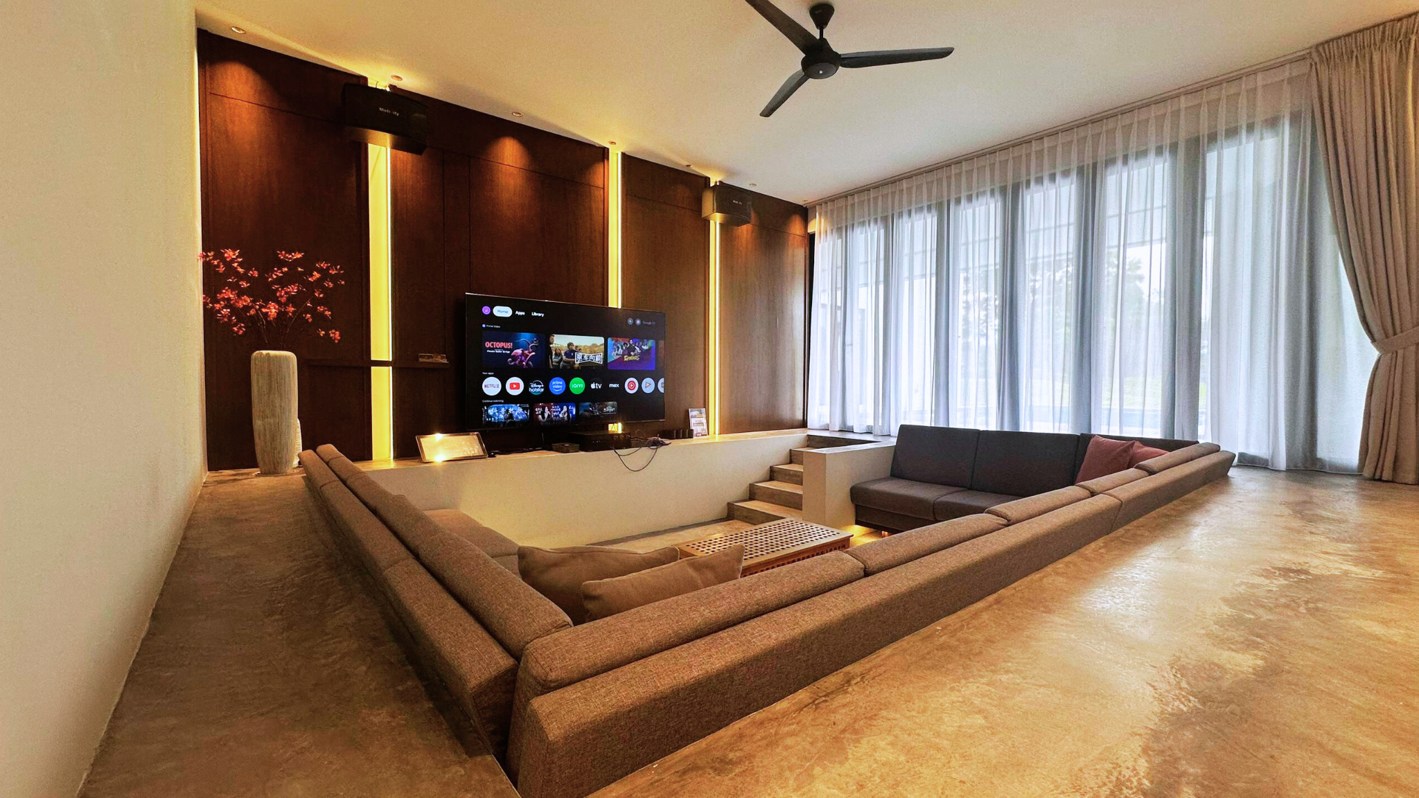 The Luxurious 231, Lake House Villa