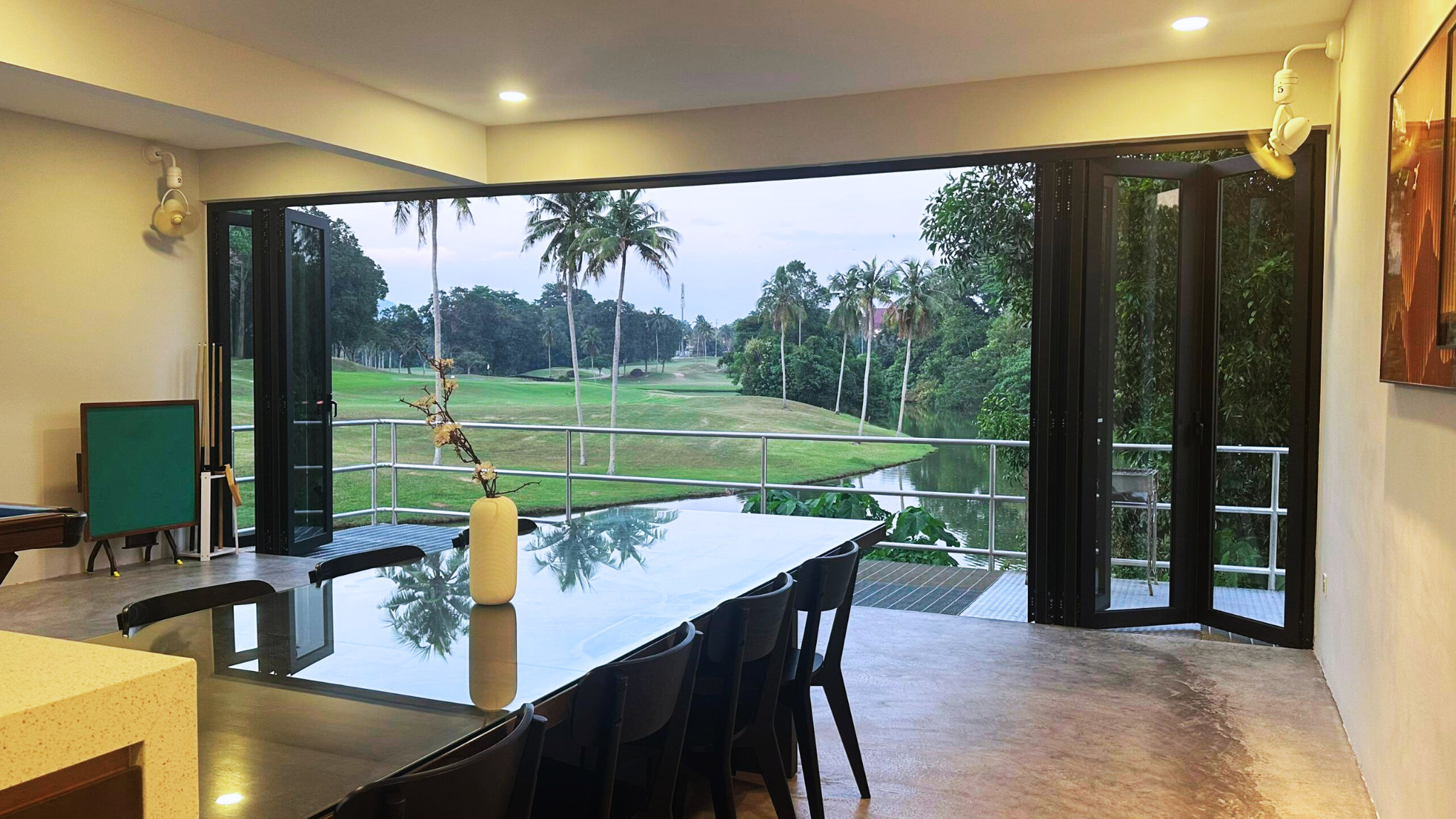 The Luxurious 231, Lake House Villa