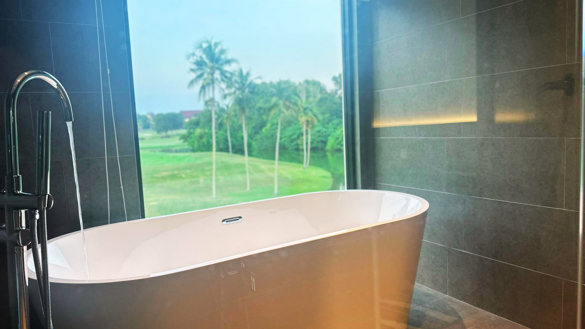 The Luxurious 231, Lake House Villa