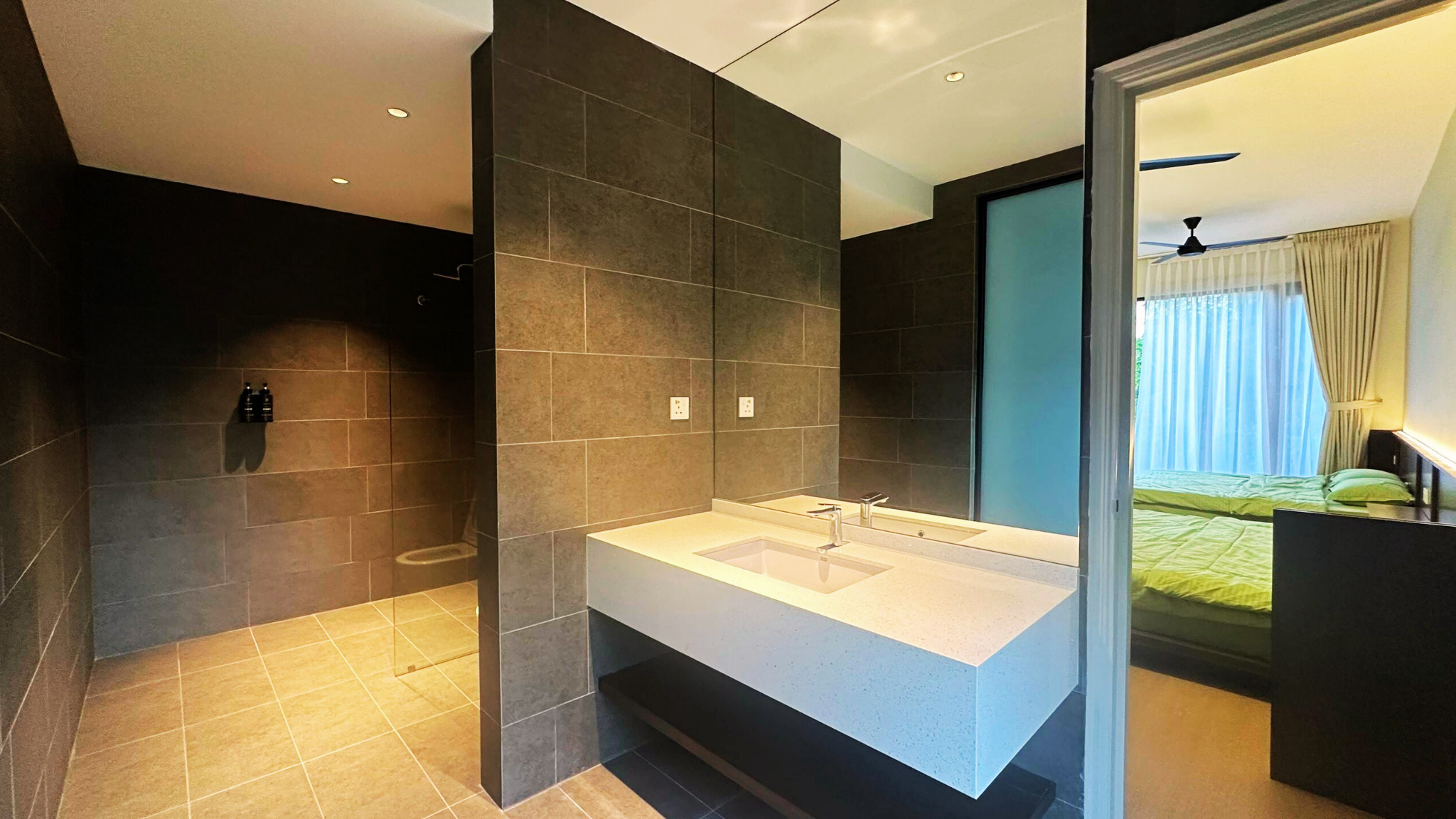 The Luxurious 231, Lake House Villa