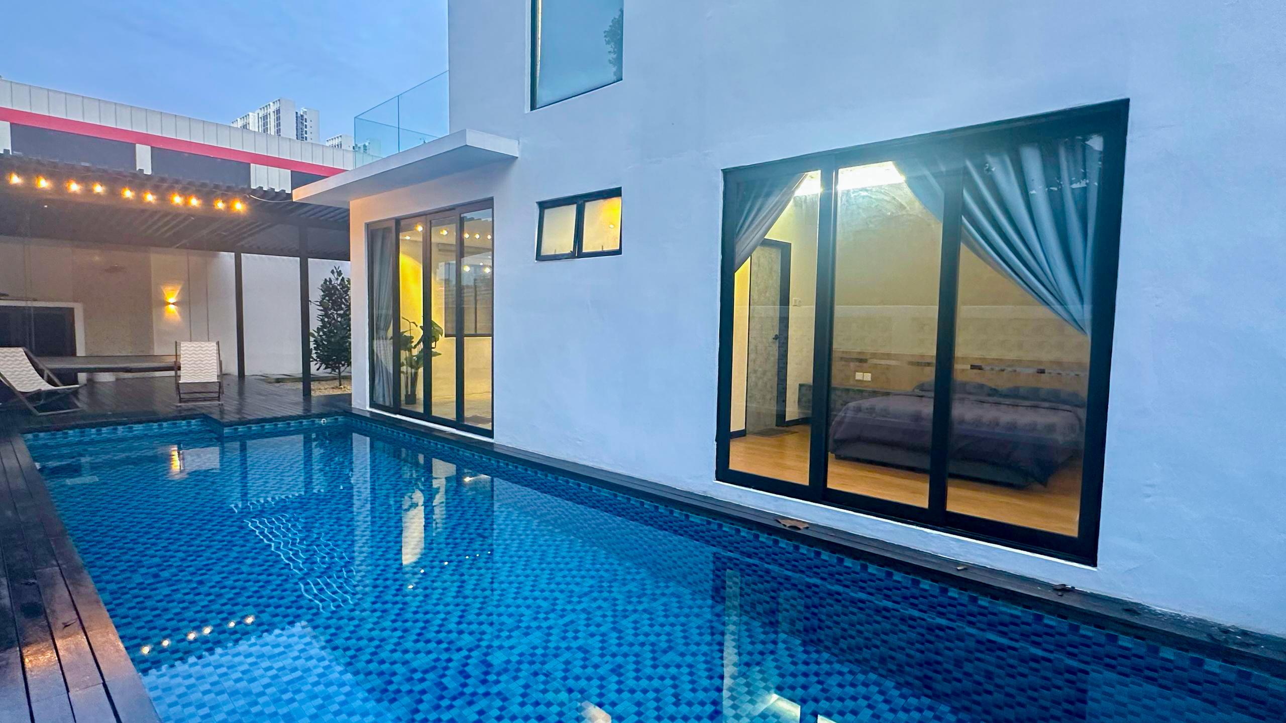 The Luxurious 27 @ Slider Pool